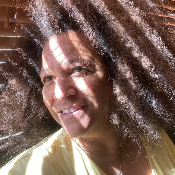 Meet your Posher, Kim - Picture 2 of 8